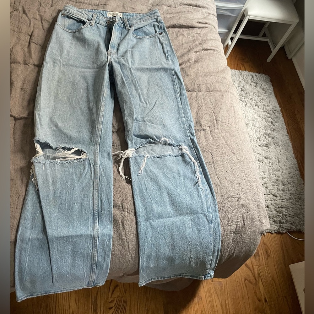 Abercrombie & Fitch Curve Love High Rise 90s Relaxed Jean Ripped Knees